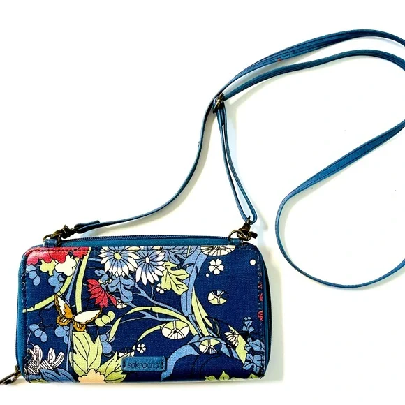 Sakroots luna smartphone discount crossbody